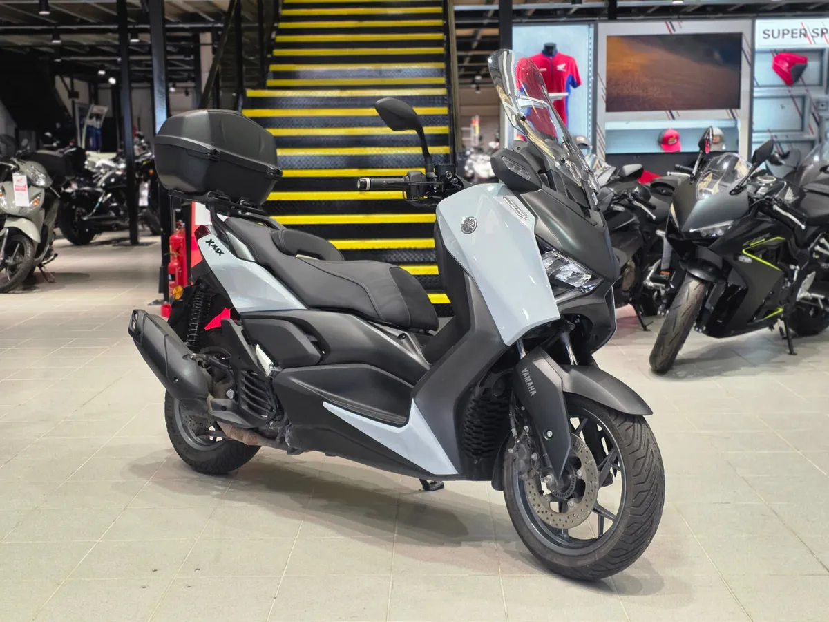 Yamaha X-Max 125 - Image 1
