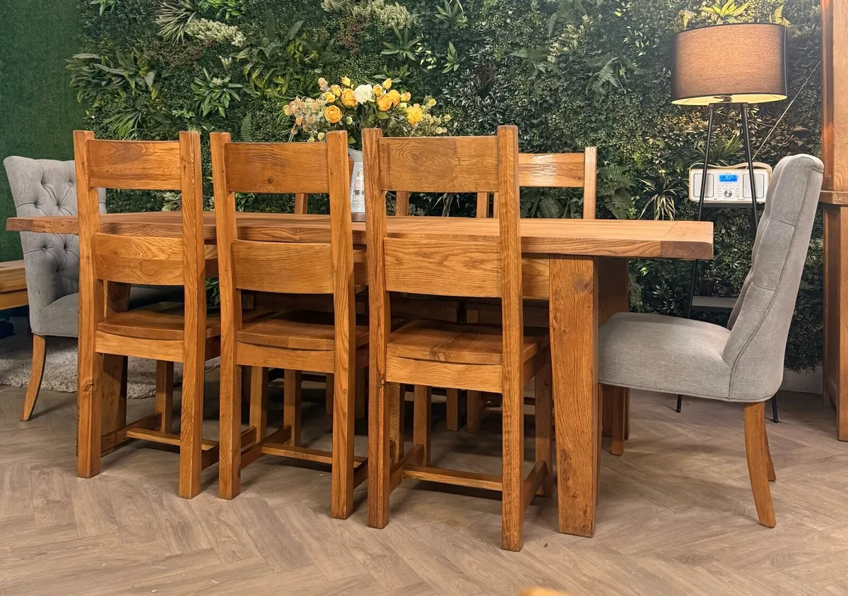 Extending oak kitchen table & 8 chairs - Image 2