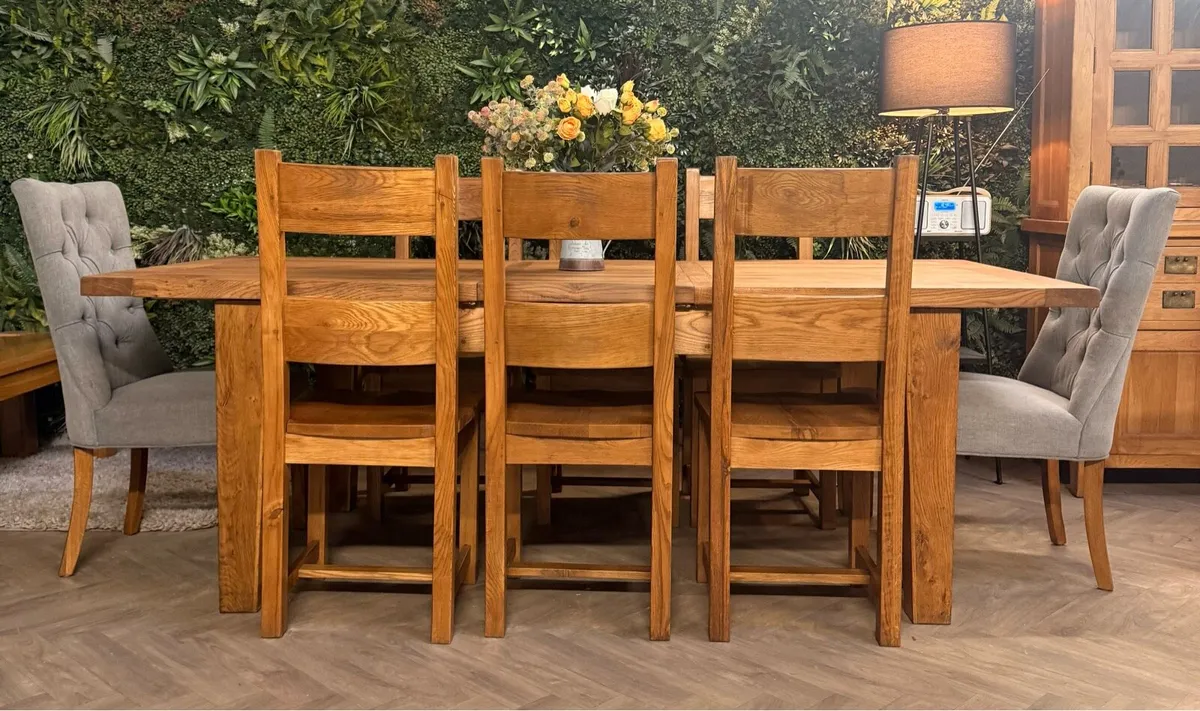 Extending oak kitchen table & 8 chairs - Image 3
