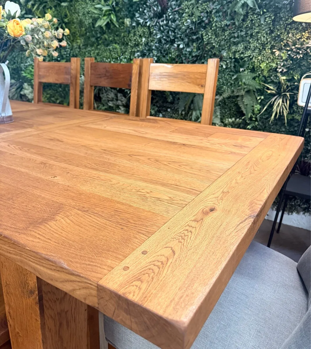 Extending oak kitchen table & 8 chairs - Image 4