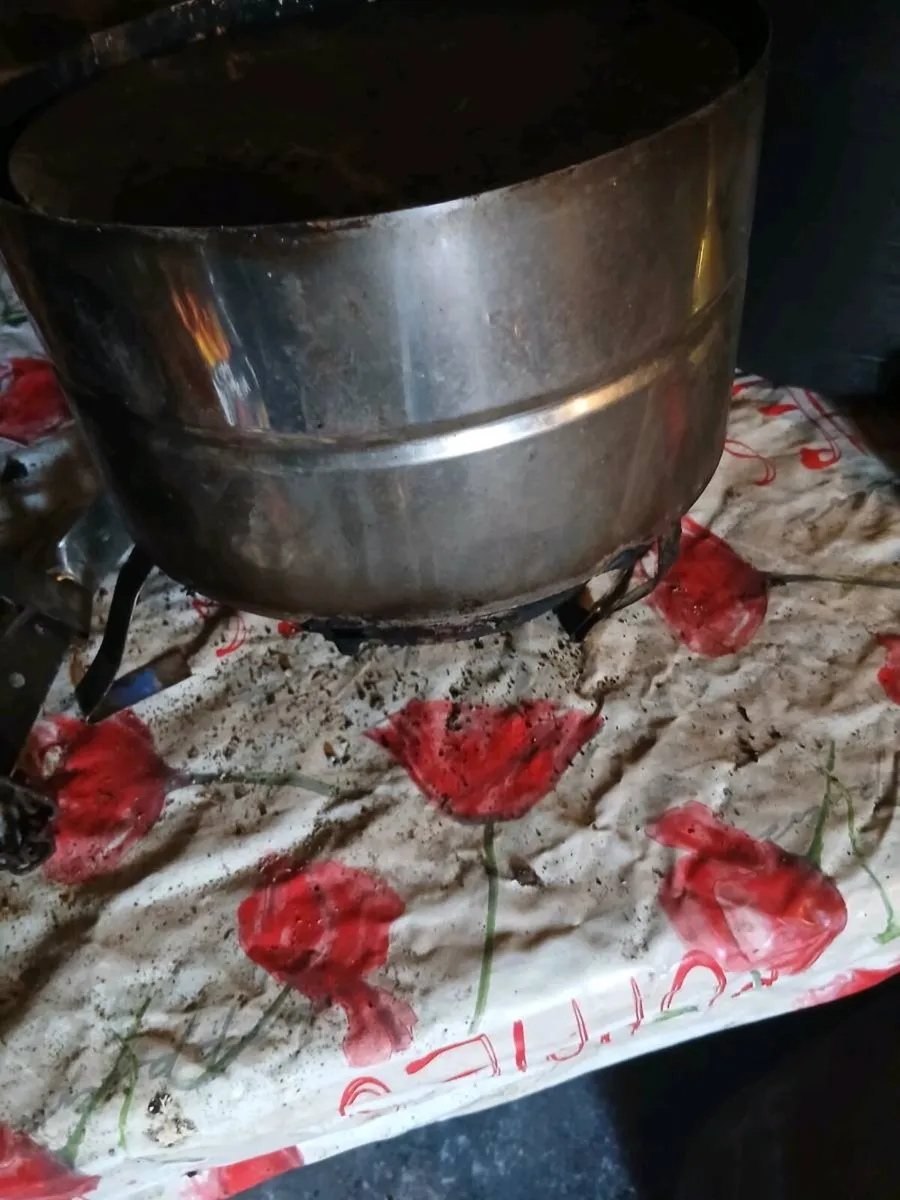 Chimney pot and cowles - Image 3