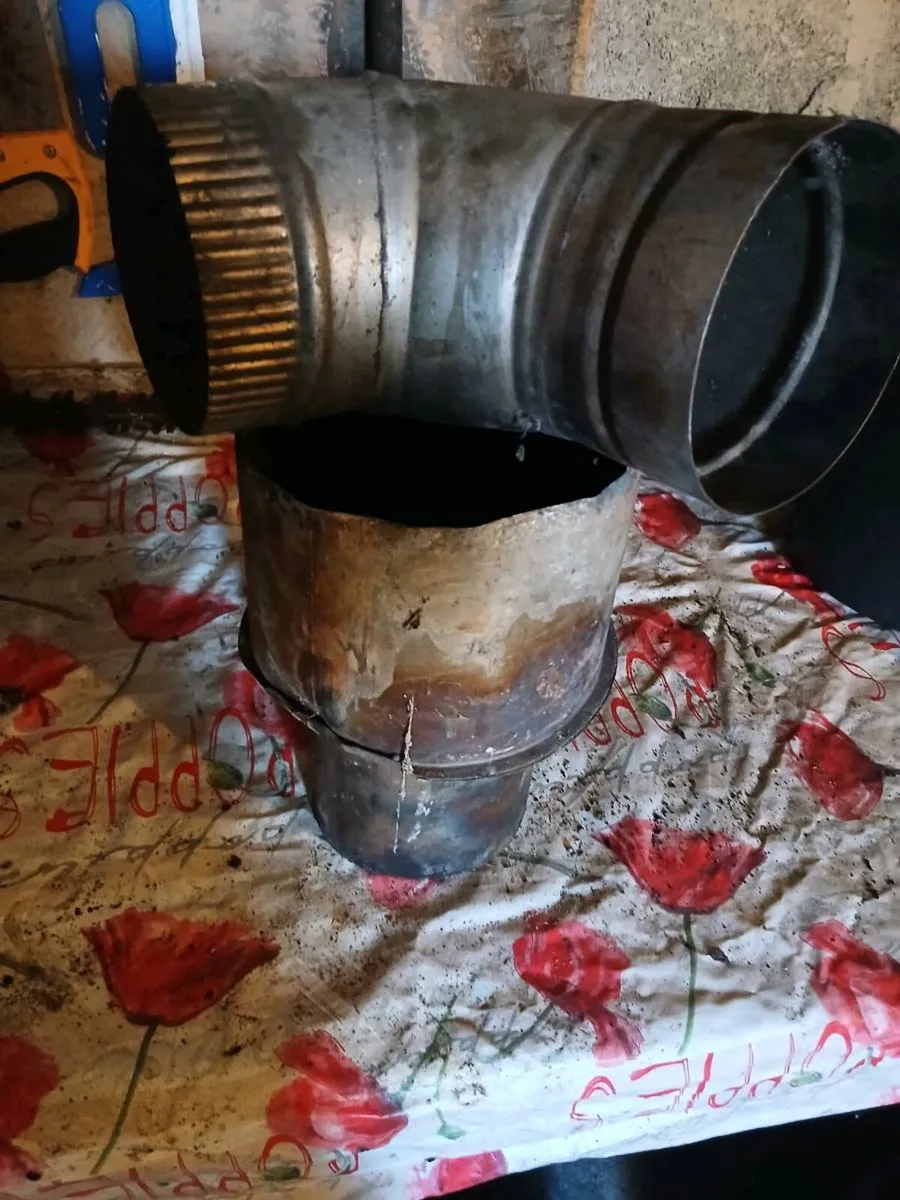 Chimney pot and cowles - Image 1