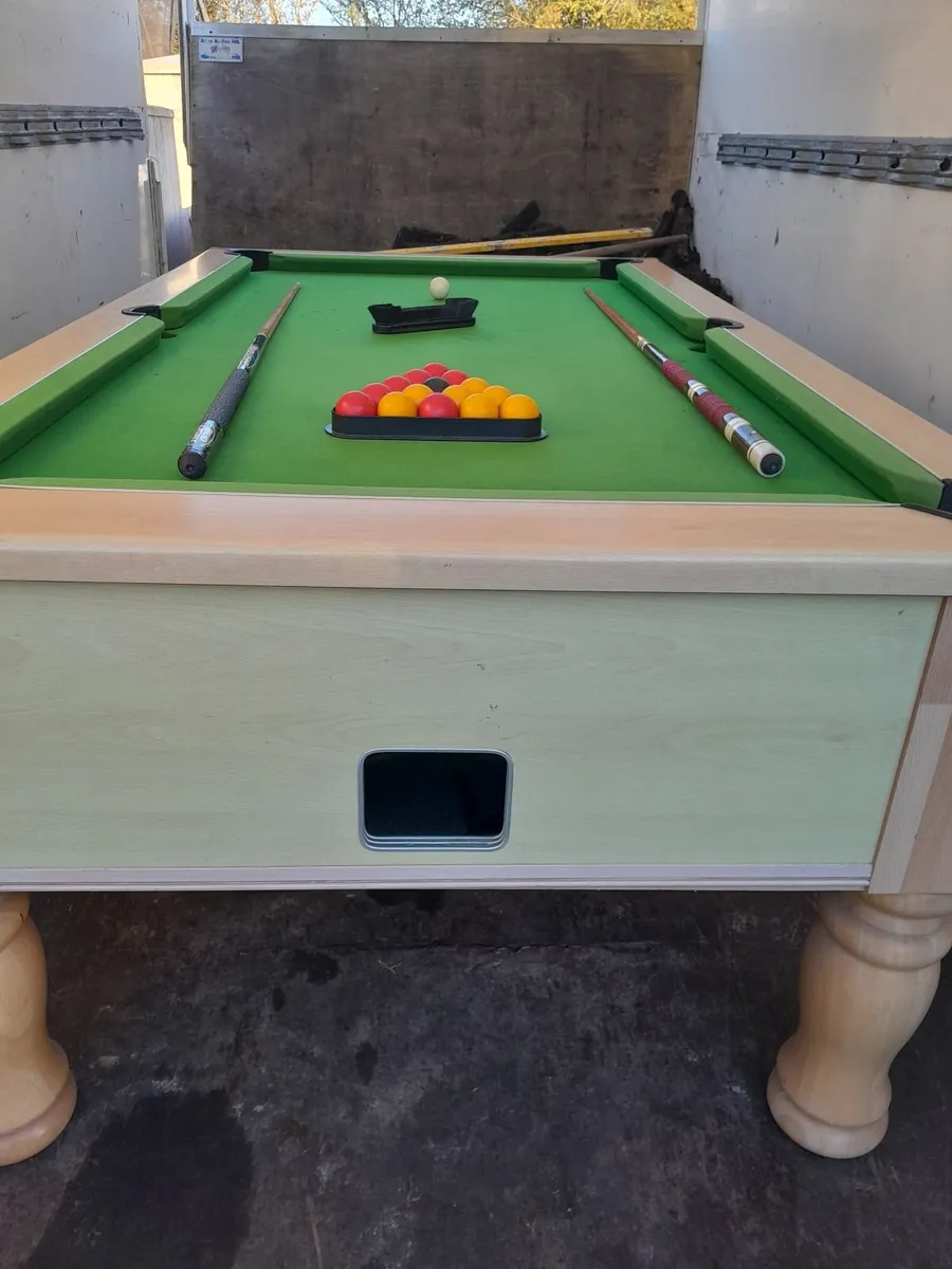 Pool table - Image 1