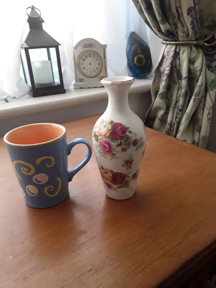 Small Southfield bone china vace - Image 1