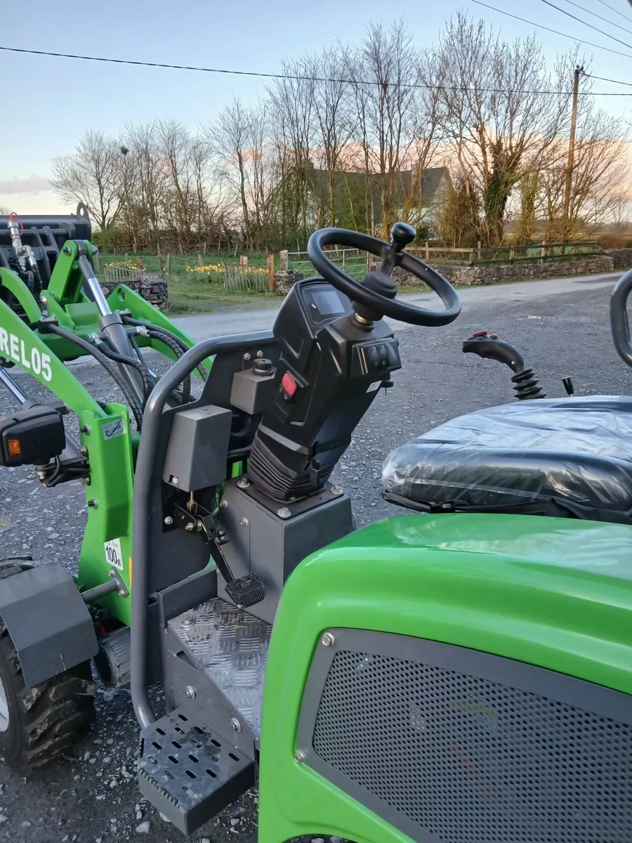 Everun EREL05 electric loader - Image 3