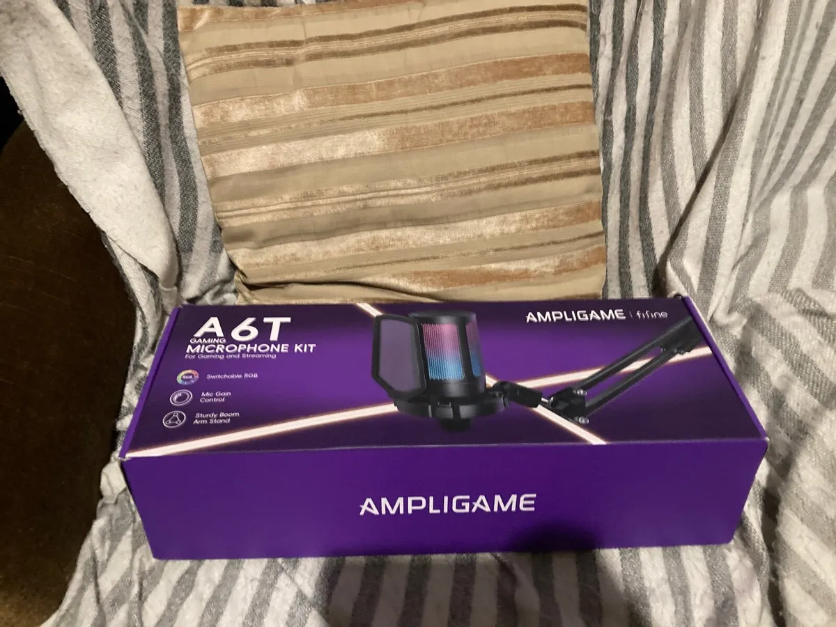 microphone and monitior - Image 1