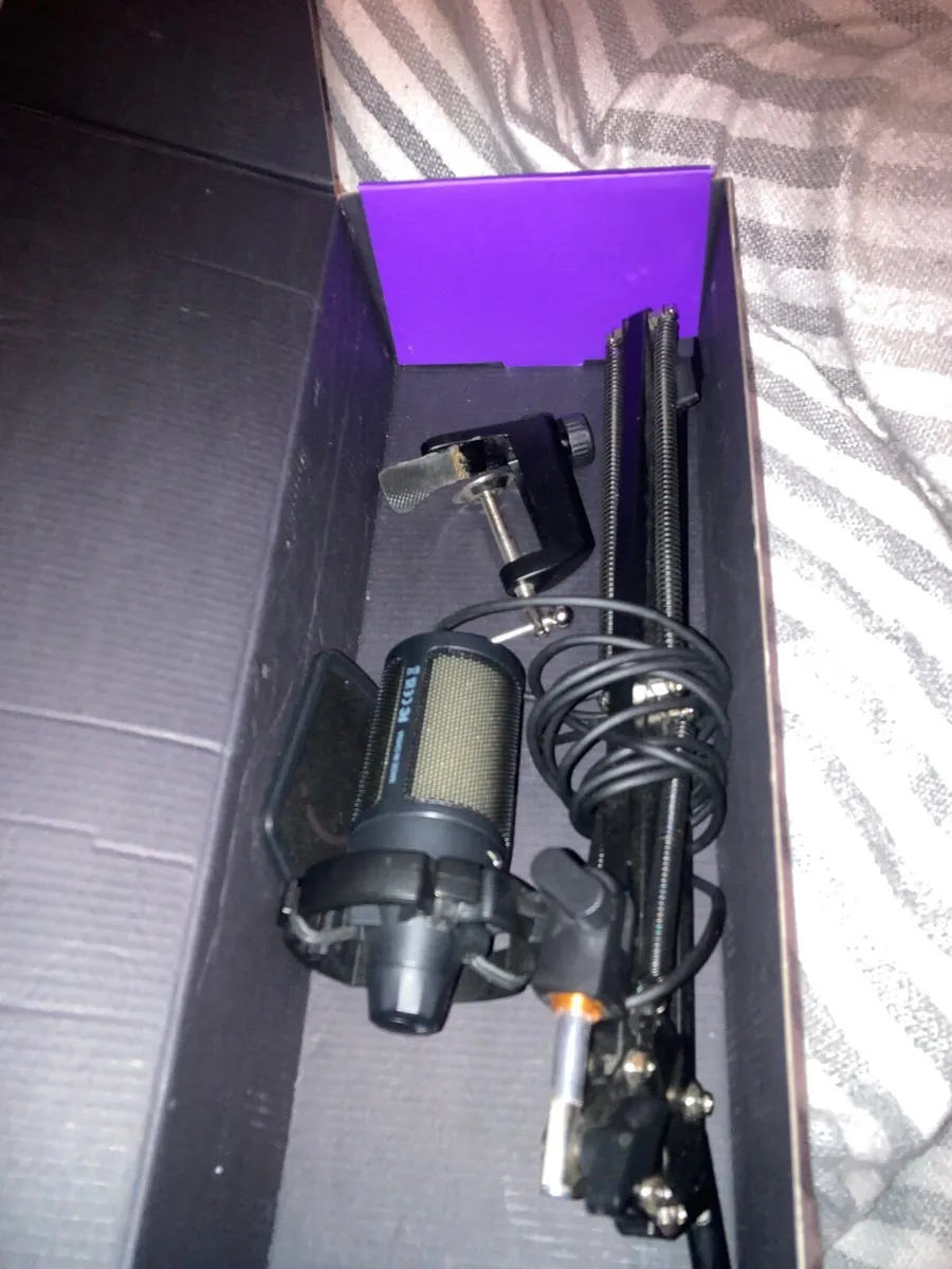 microphone and monitior - Image 3