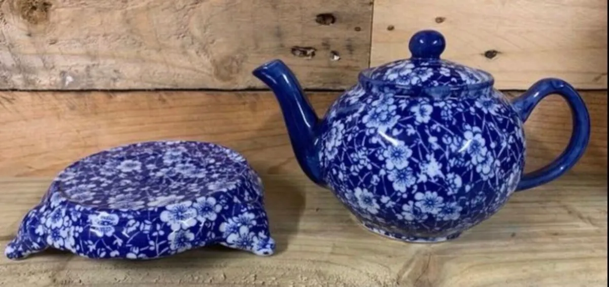1920s Tea Pot and Trivet - Image 3