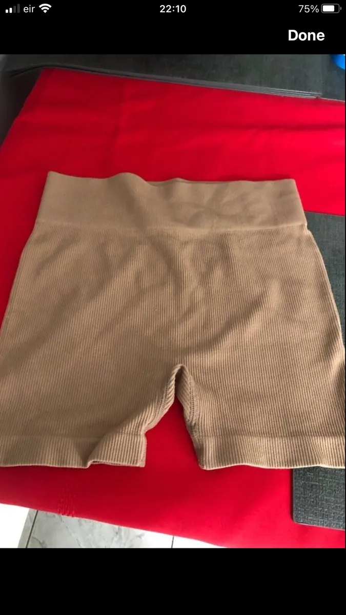 Ladies shorts size S €3 - Image 4