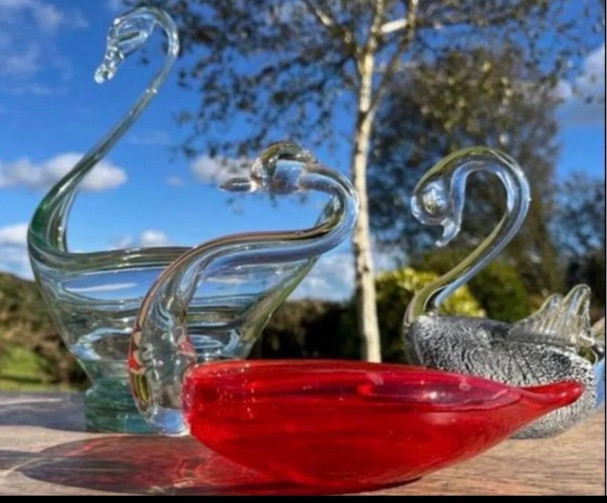 Three vintage glass Swans - Image 1