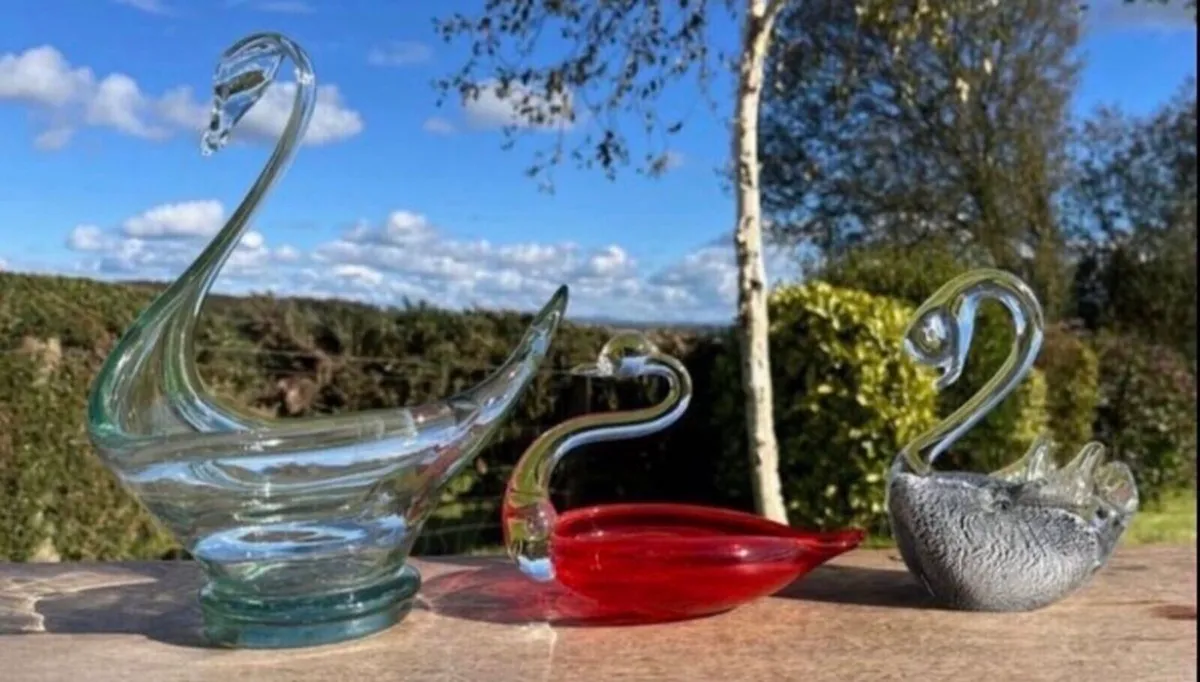 Three vintage glass Swans - Image 2