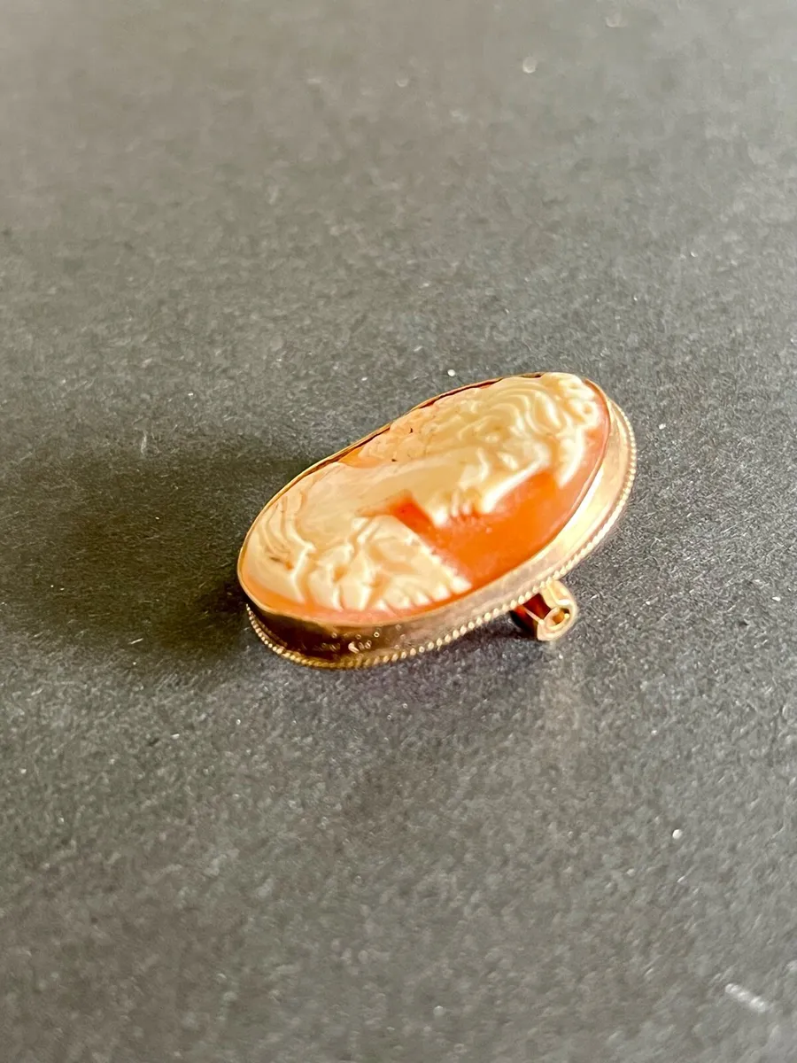Antique Cameo Gold Brooch - Image 2