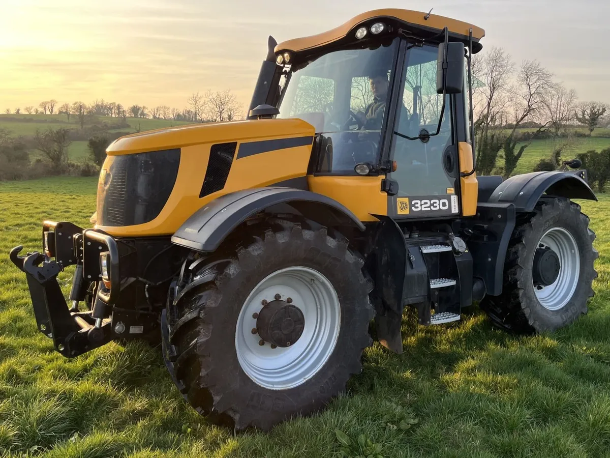 JCB Fastrac 3230 - Image 1