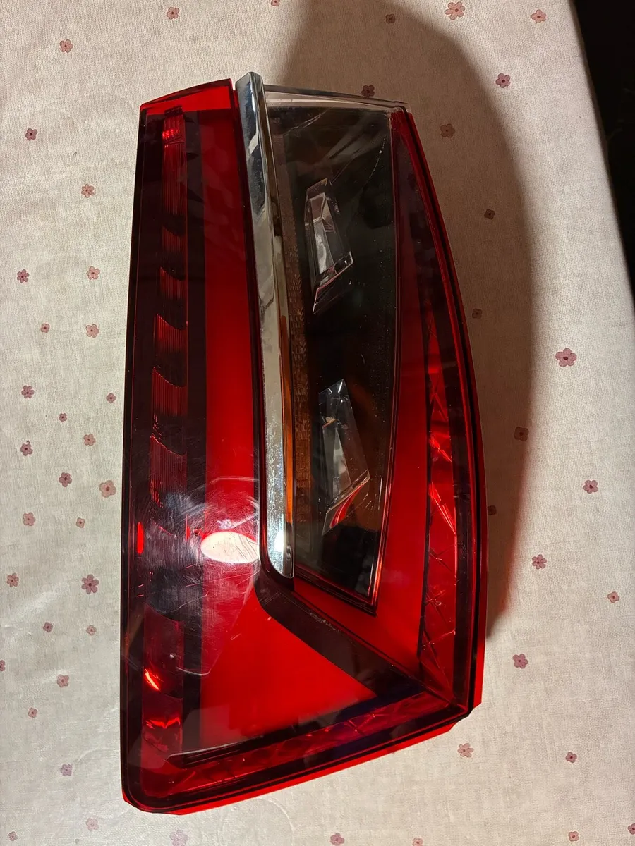 Skoda superb rear left outside light - Image 1