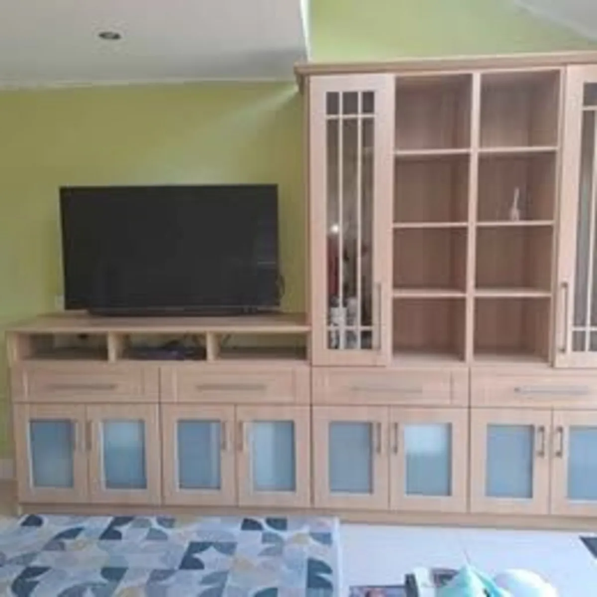 Display unit for a sitting room - Image 1
