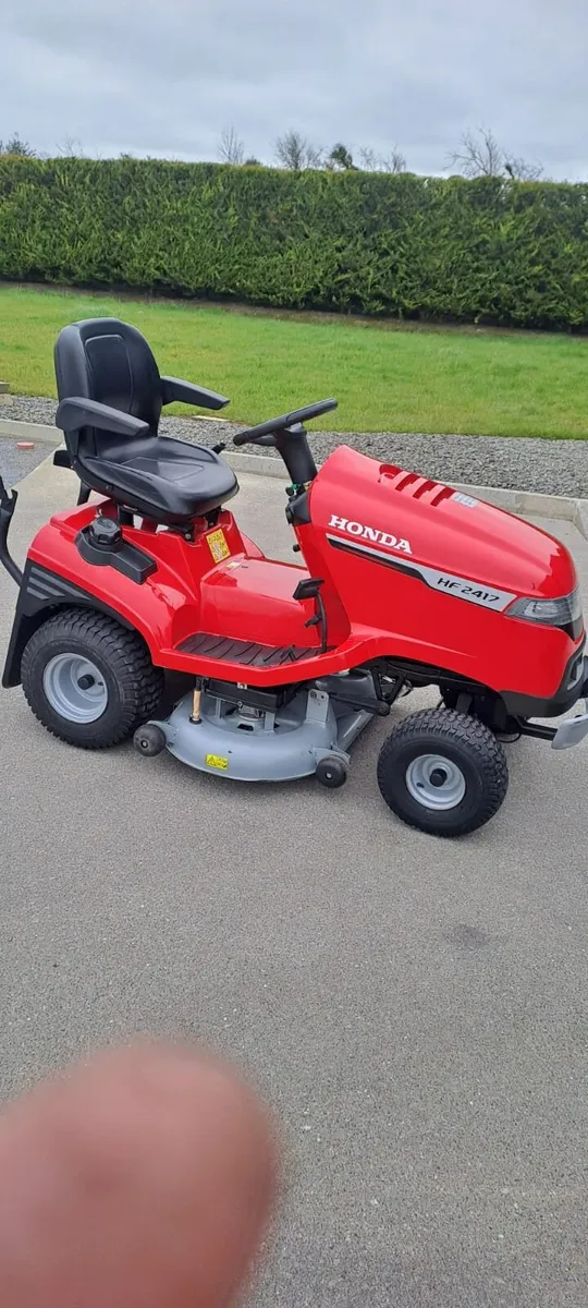 Honda ride on lawn mower - Image 1