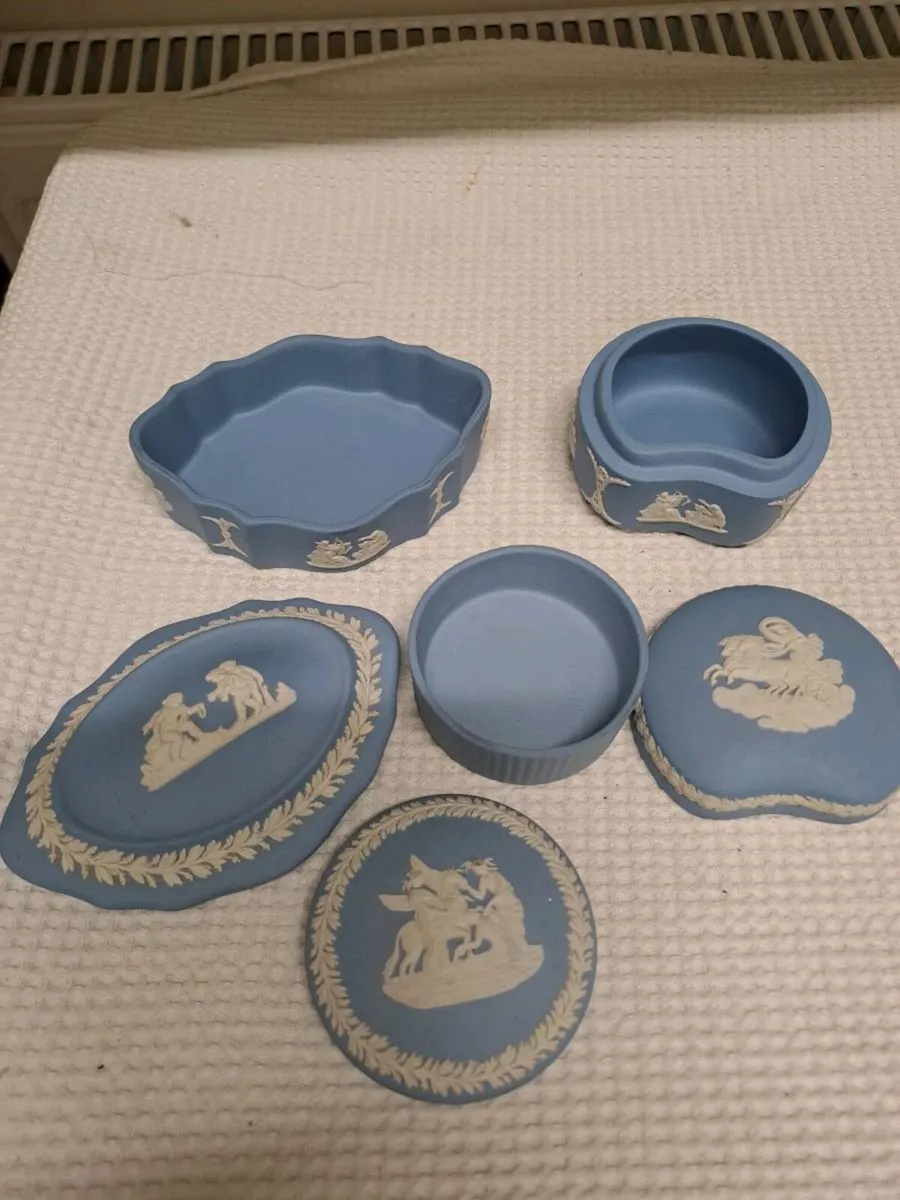 Wedgwood Jasperware Trinket Boxes Set of 3 - Image 2