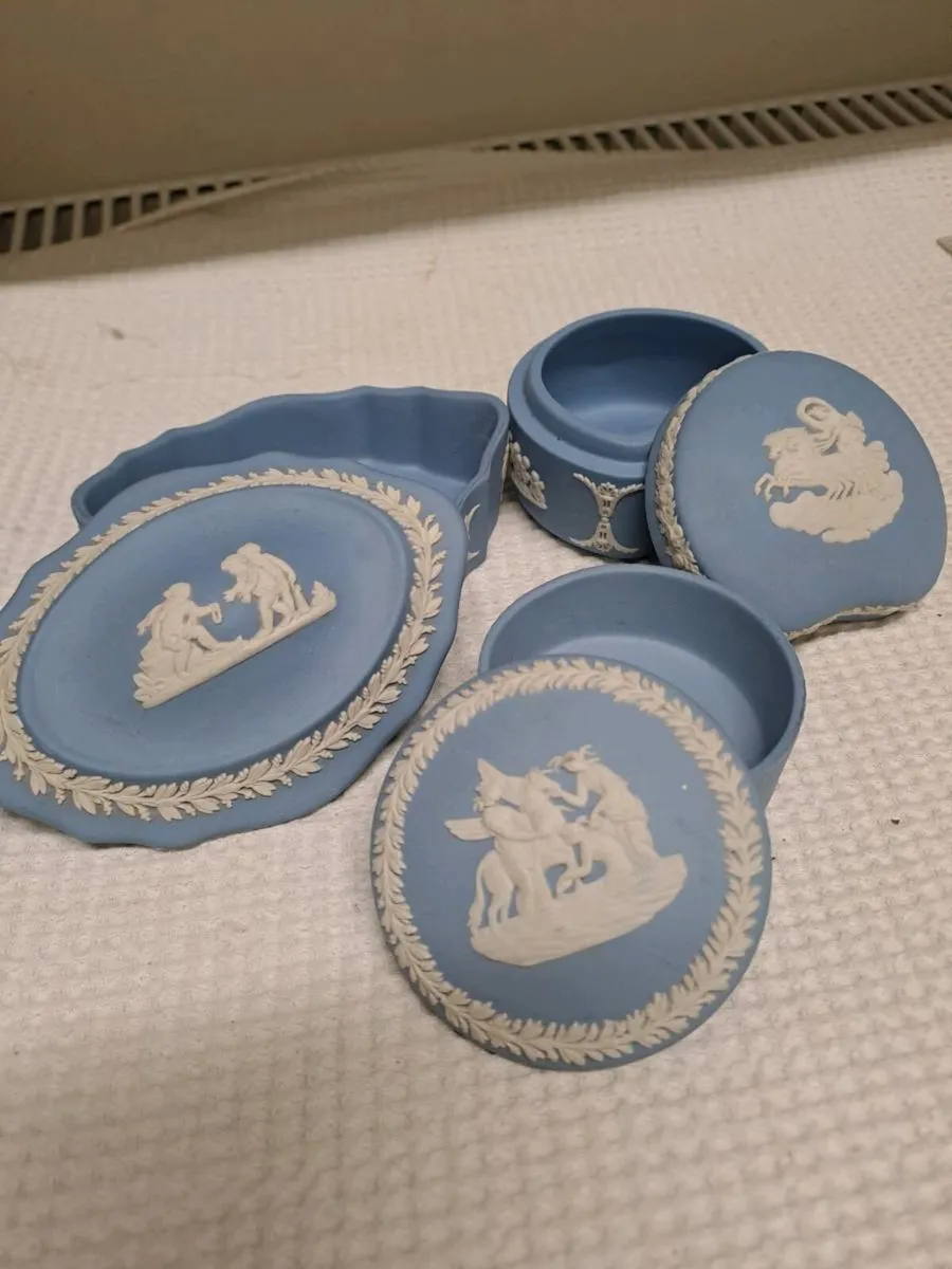 Wedgwood Jasperware Trinket Boxes Set of 3 - Image 3