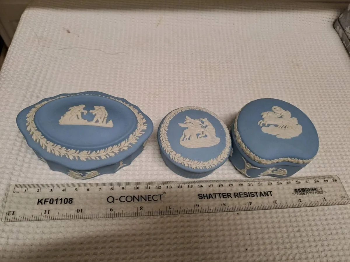 Wedgwood Jasperware Trinket Boxes Set of 3 - Image 4