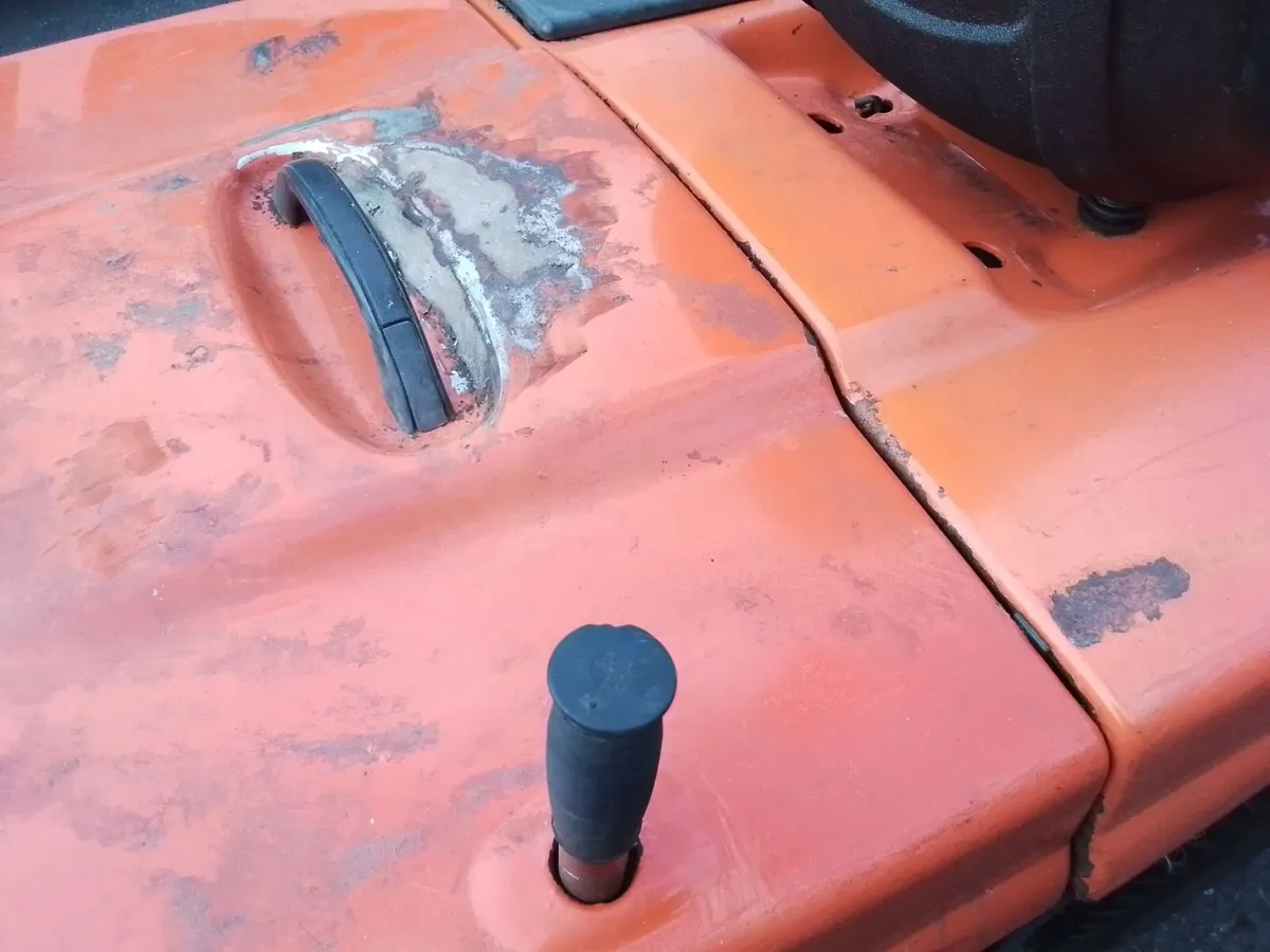 Ride on lawn mower - Image 4