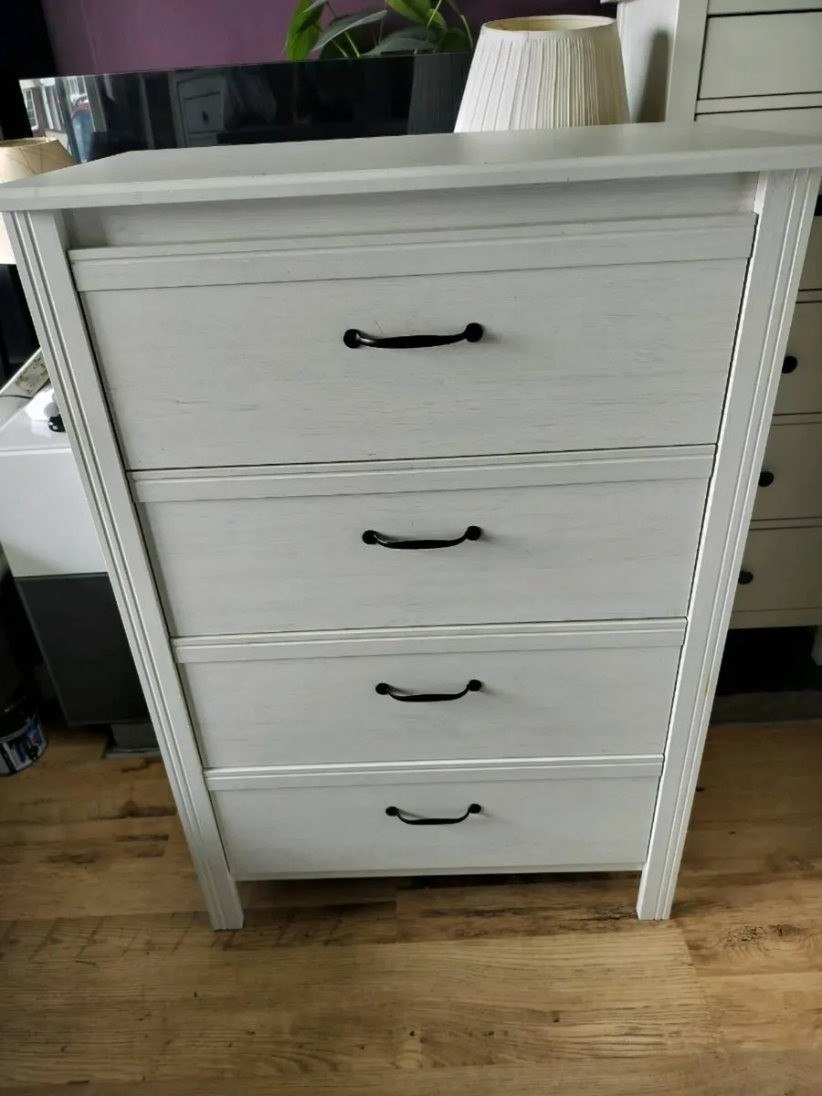 Chest of 4 drawers - Image 1