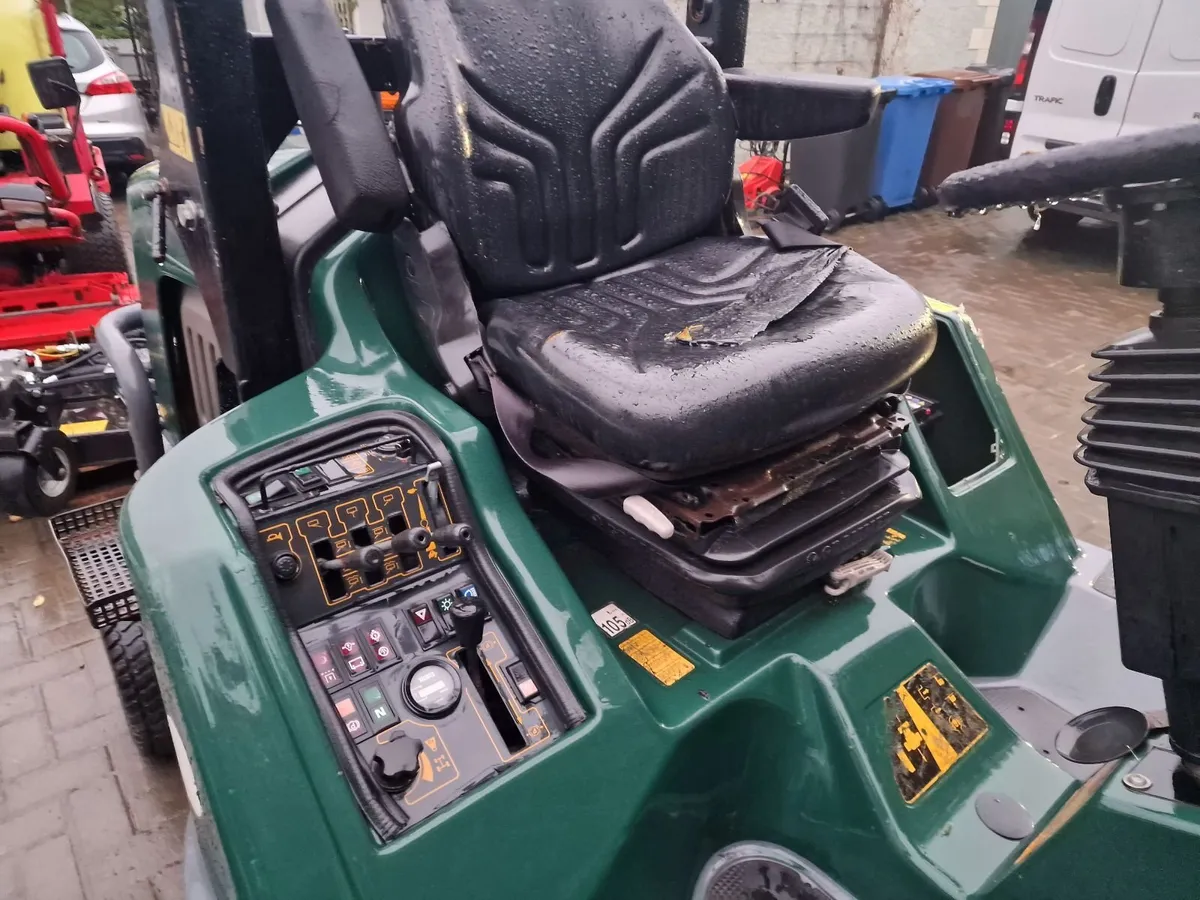 Hayter 35hp diesel reel ride on mower lawnmower - Image 3