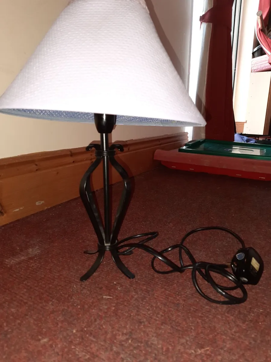 Lilac lamp - reduced to sell - Image 3