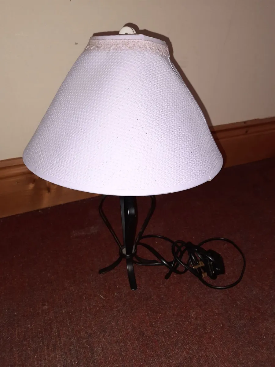 Lilac lamp - reduced to sell - Image 4