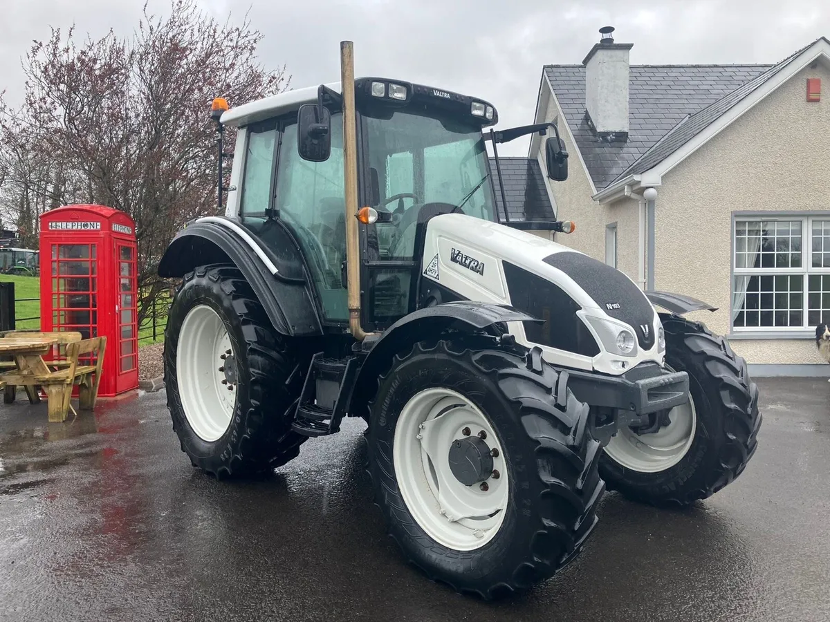 2013 VALTRA 4WD - Image 1