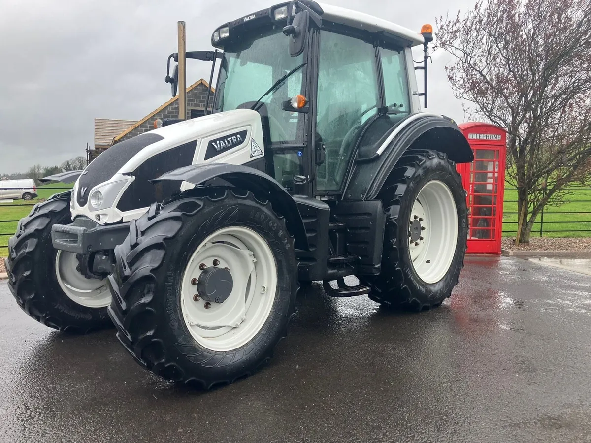 2013 VALTRA 4WD - Image 2