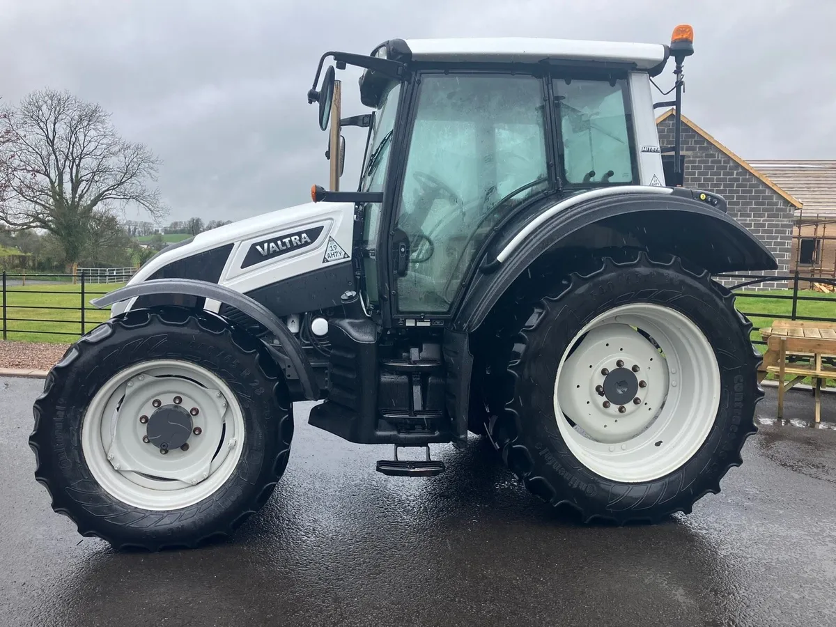 2013 VALTRA 4WD - Image 3