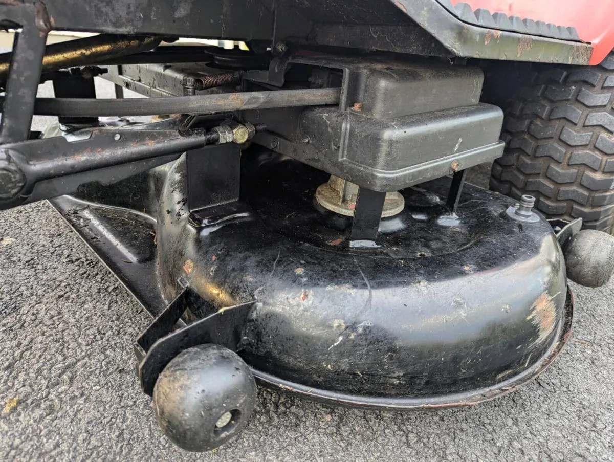 Ride on lawnmower - Image 3