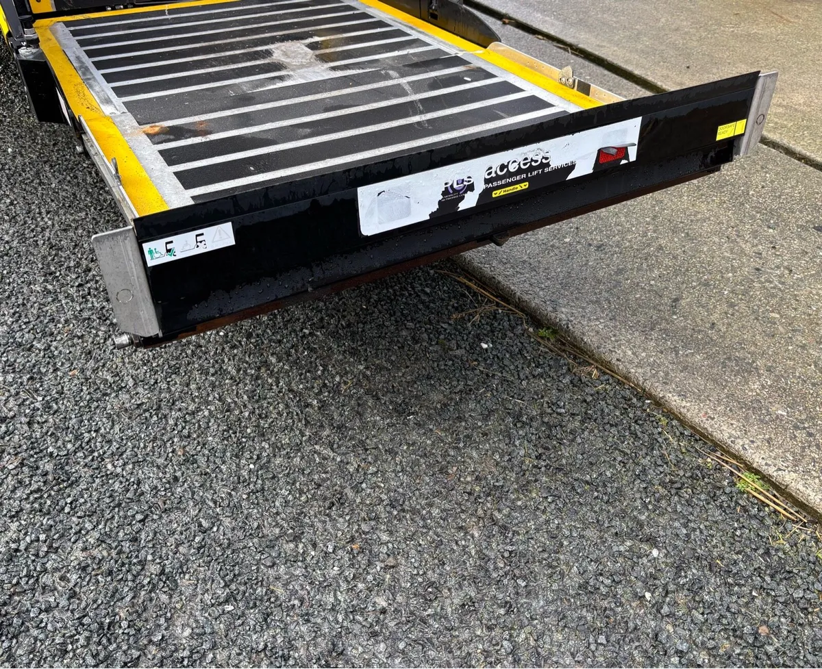 ** Access Wheelchair Lift 12v ** - Image 3