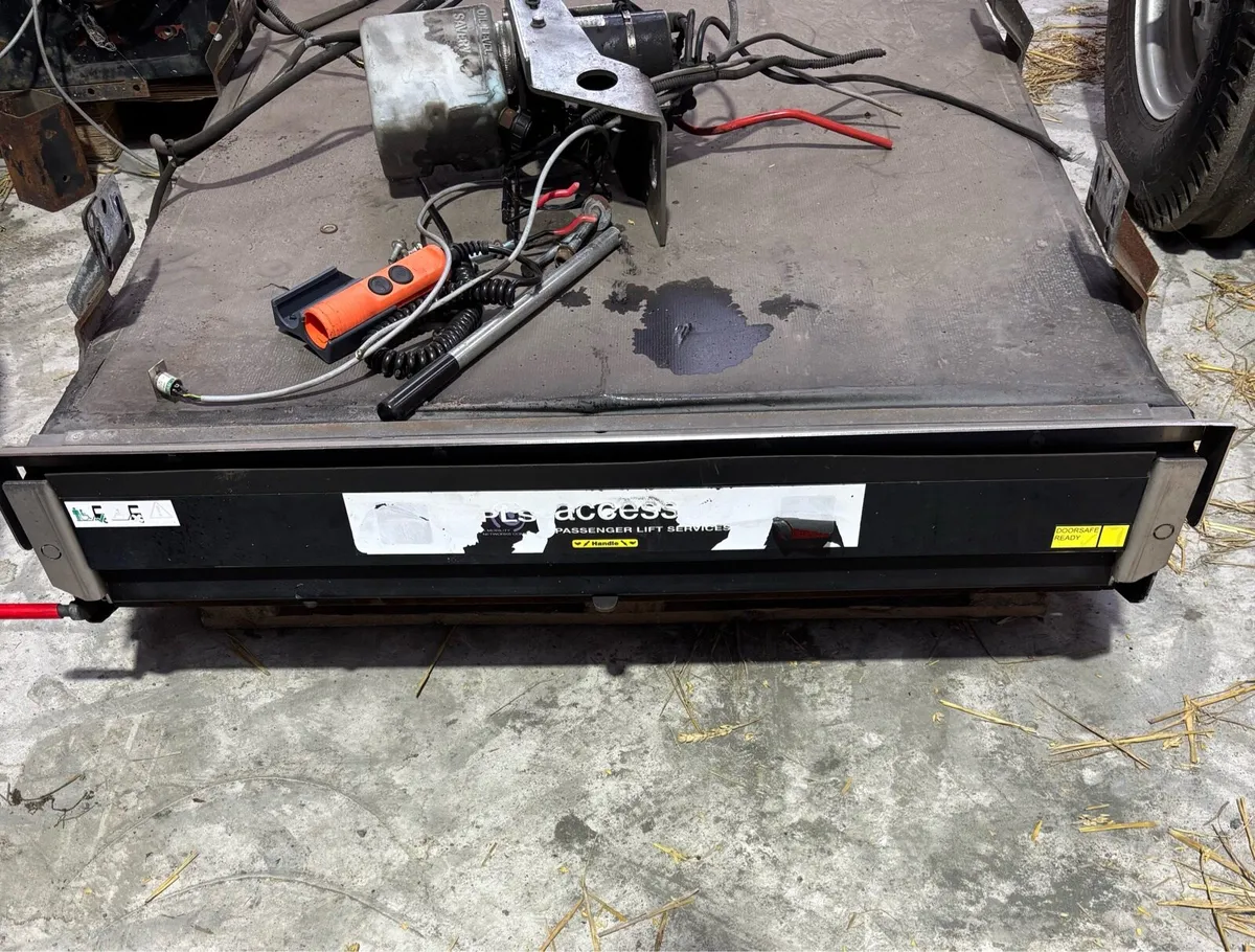 ** Access Wheelchair Lift 12v ** - Image 1
