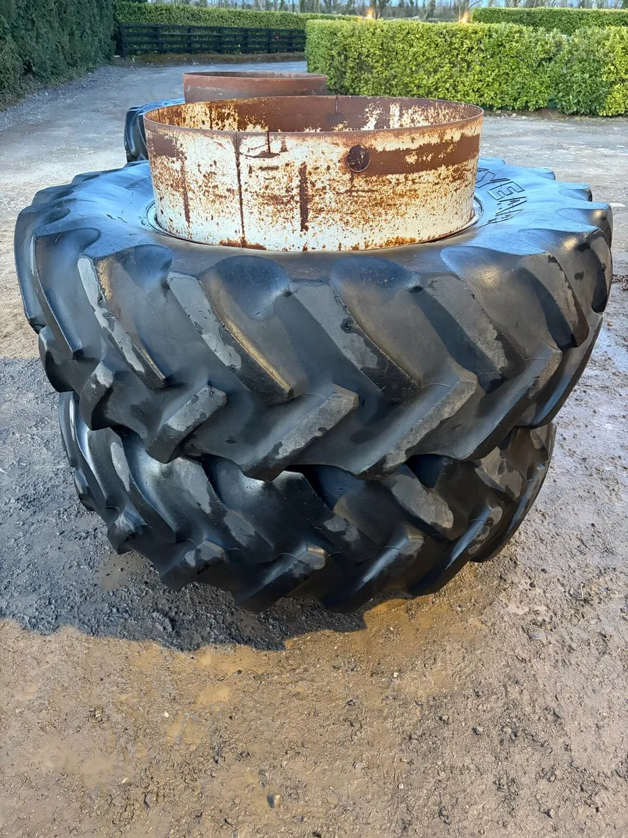 Dual wheels 20.8r38 - Image 1
