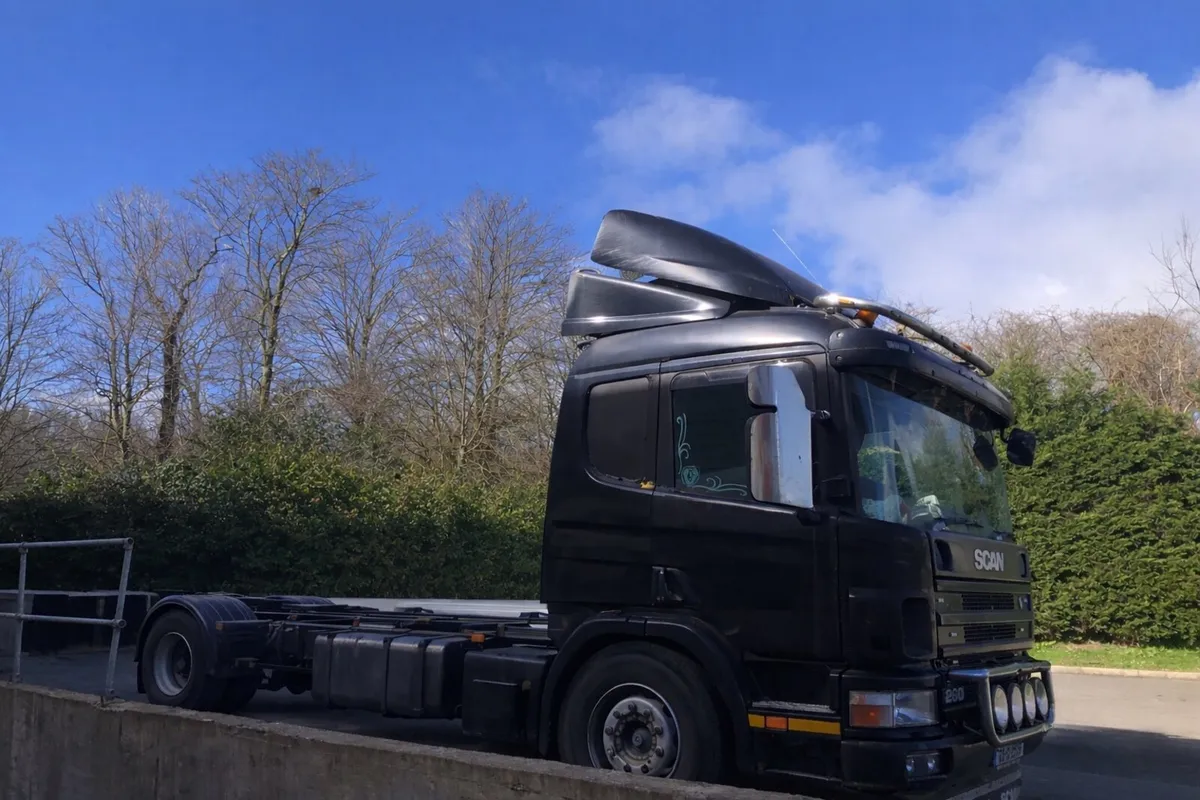 Scania 94D 2003 260 manual 8 speed - Image 1