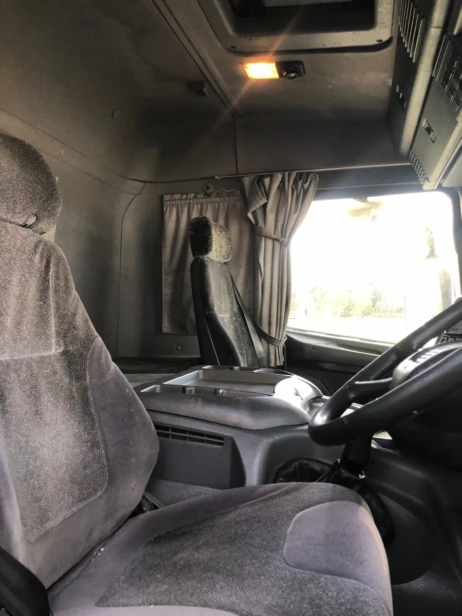 Scania 94D 2003 260 manual 8 speed - Image 3