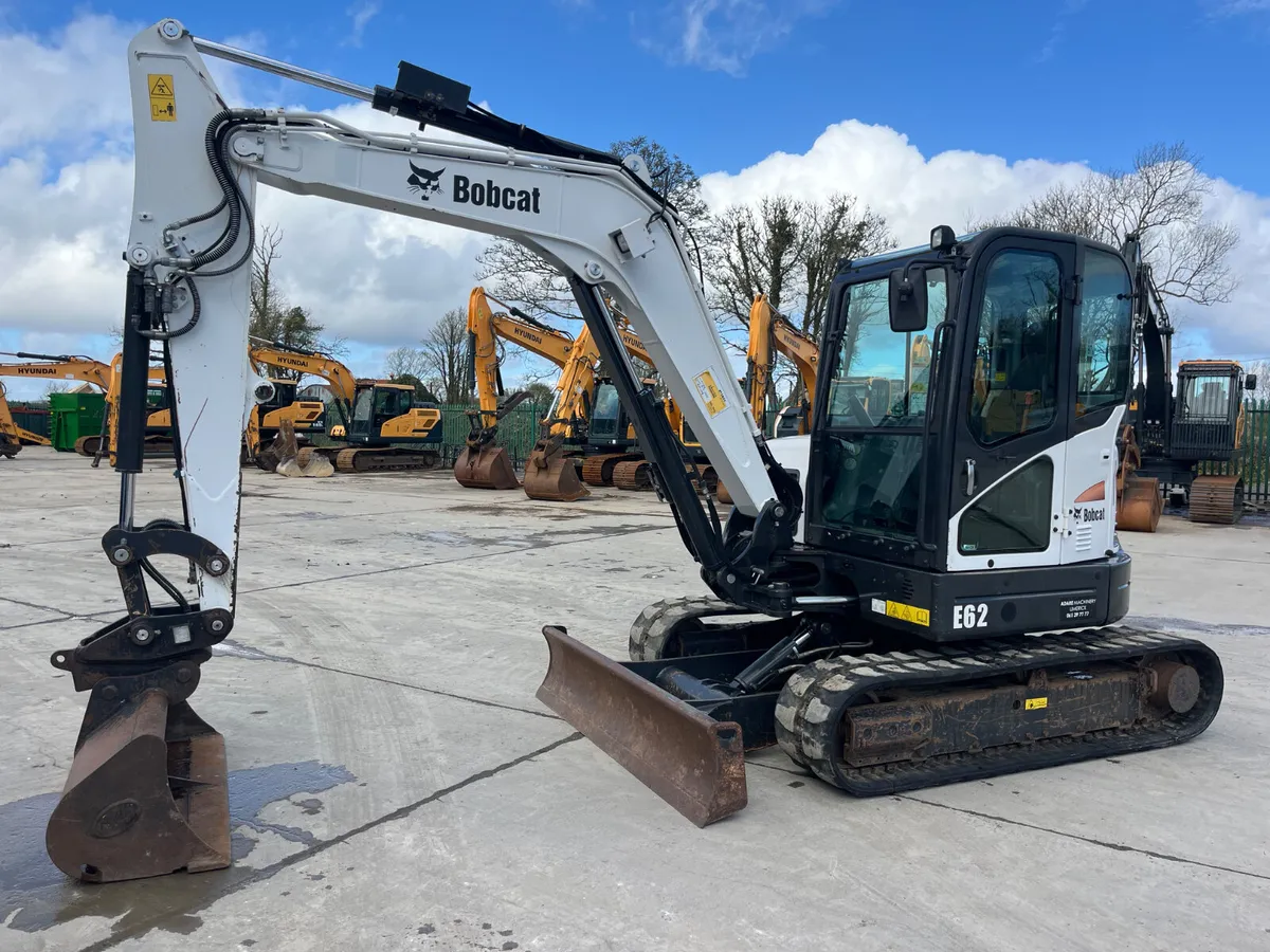 2019 Bobcat E62 Mini Excavator - Image 2