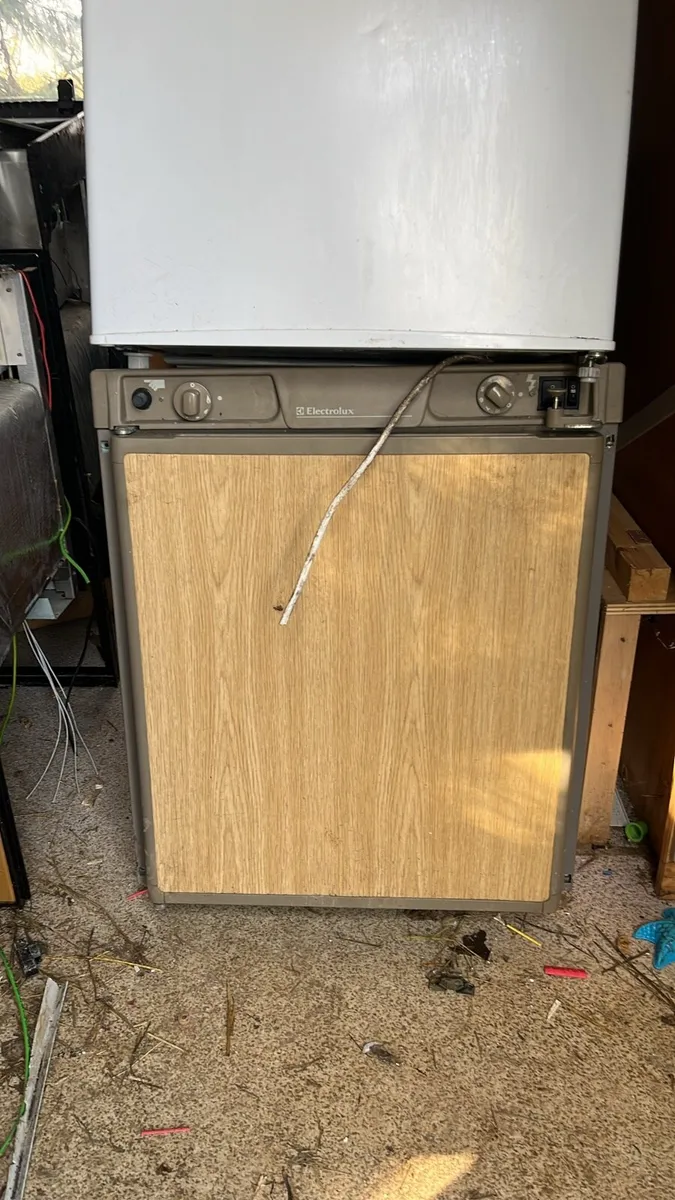 Caravan parts, panels, windows & trailers - Image 3