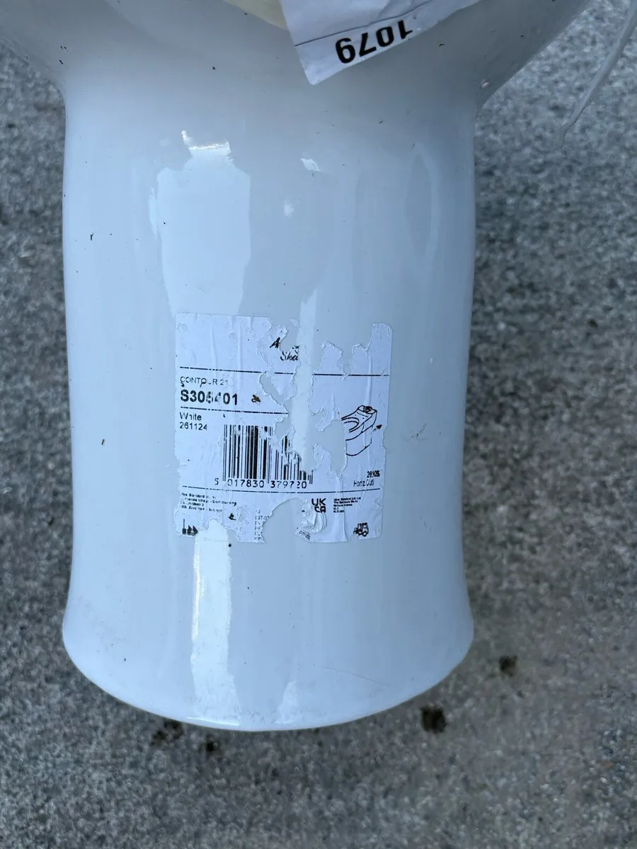 Armitage shanks contour 21 toilet - Image 1