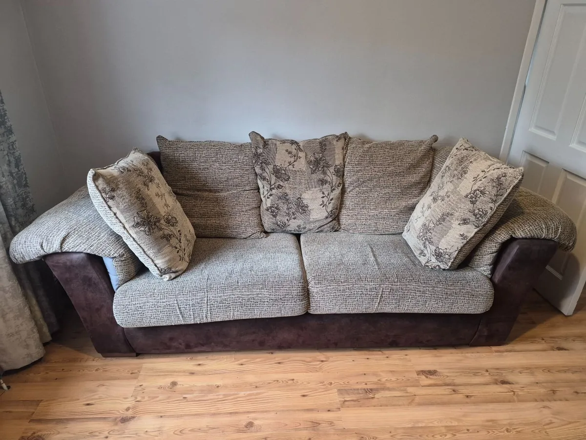 3 seater sofa and chair - Image 3