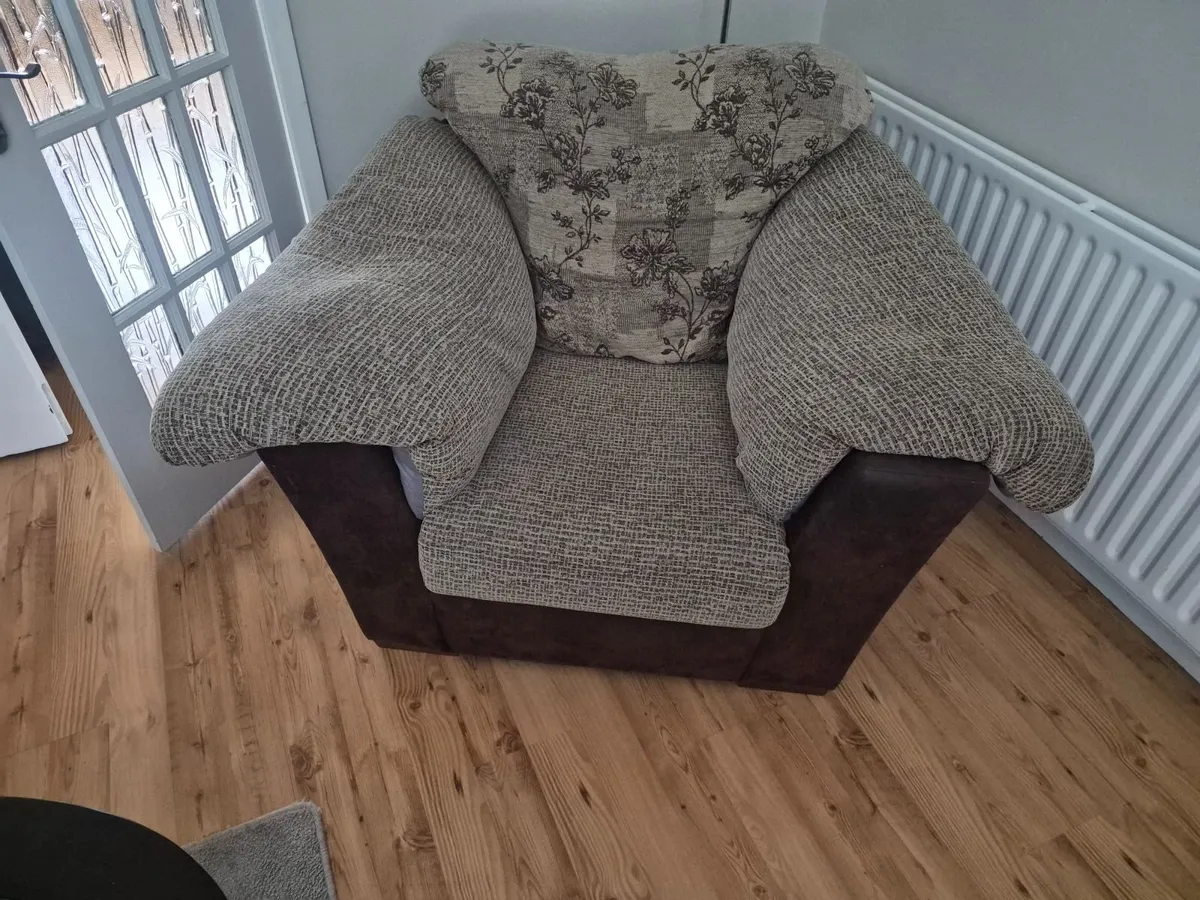 3 seater sofa and chair - Image 4