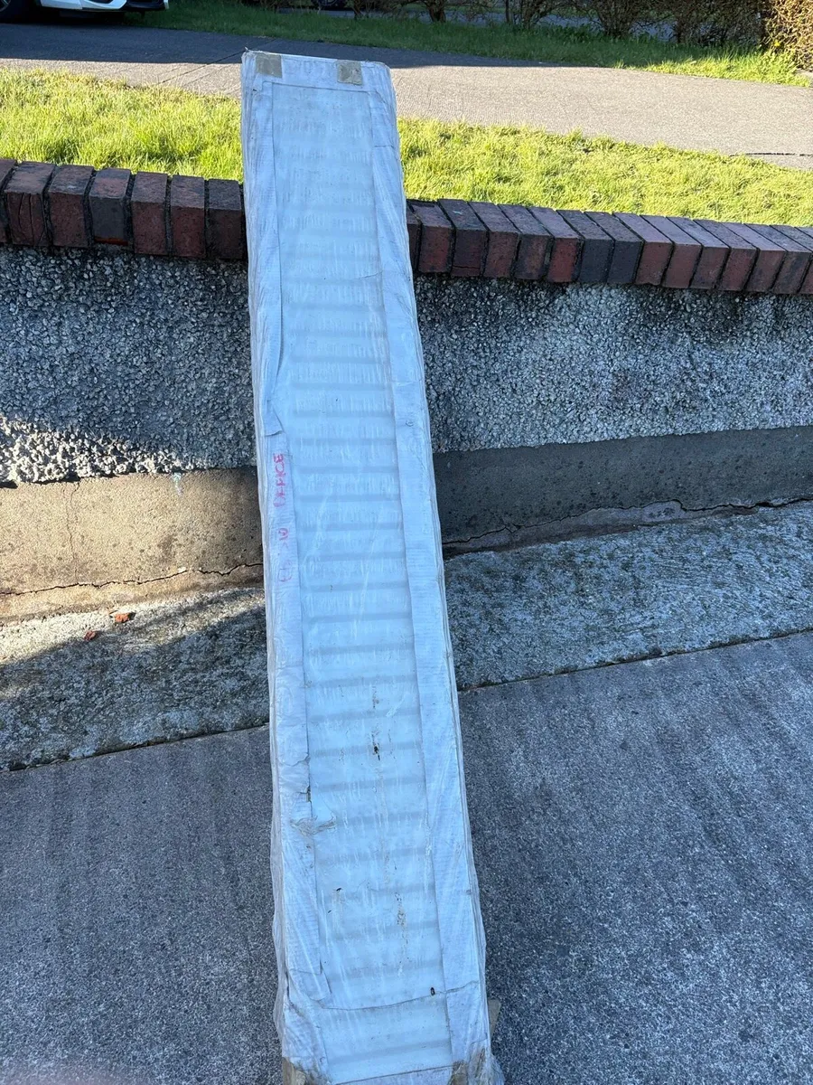 Radiator 1800mm x 300mm type 22 - Image 1