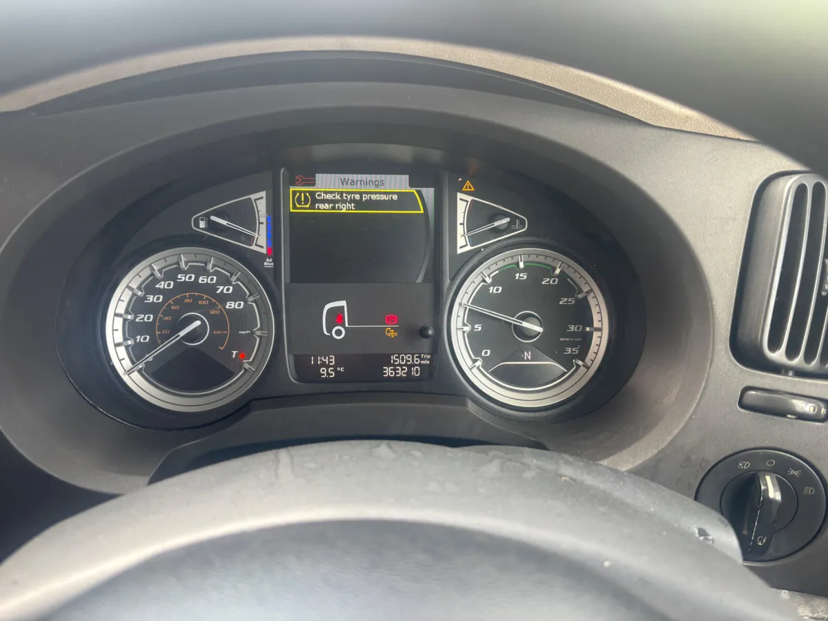 Daf 12 ton curtain sider - Image 4