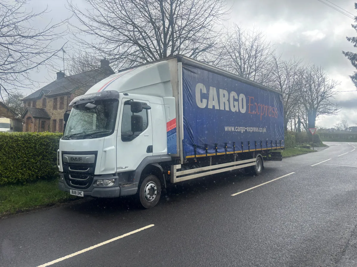 Daf 12 ton curtain sider - Image 1