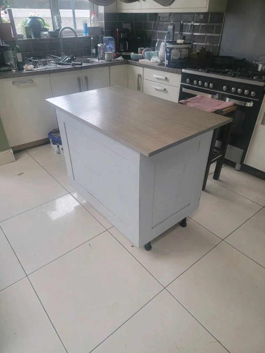 Kitchen island - Image 2