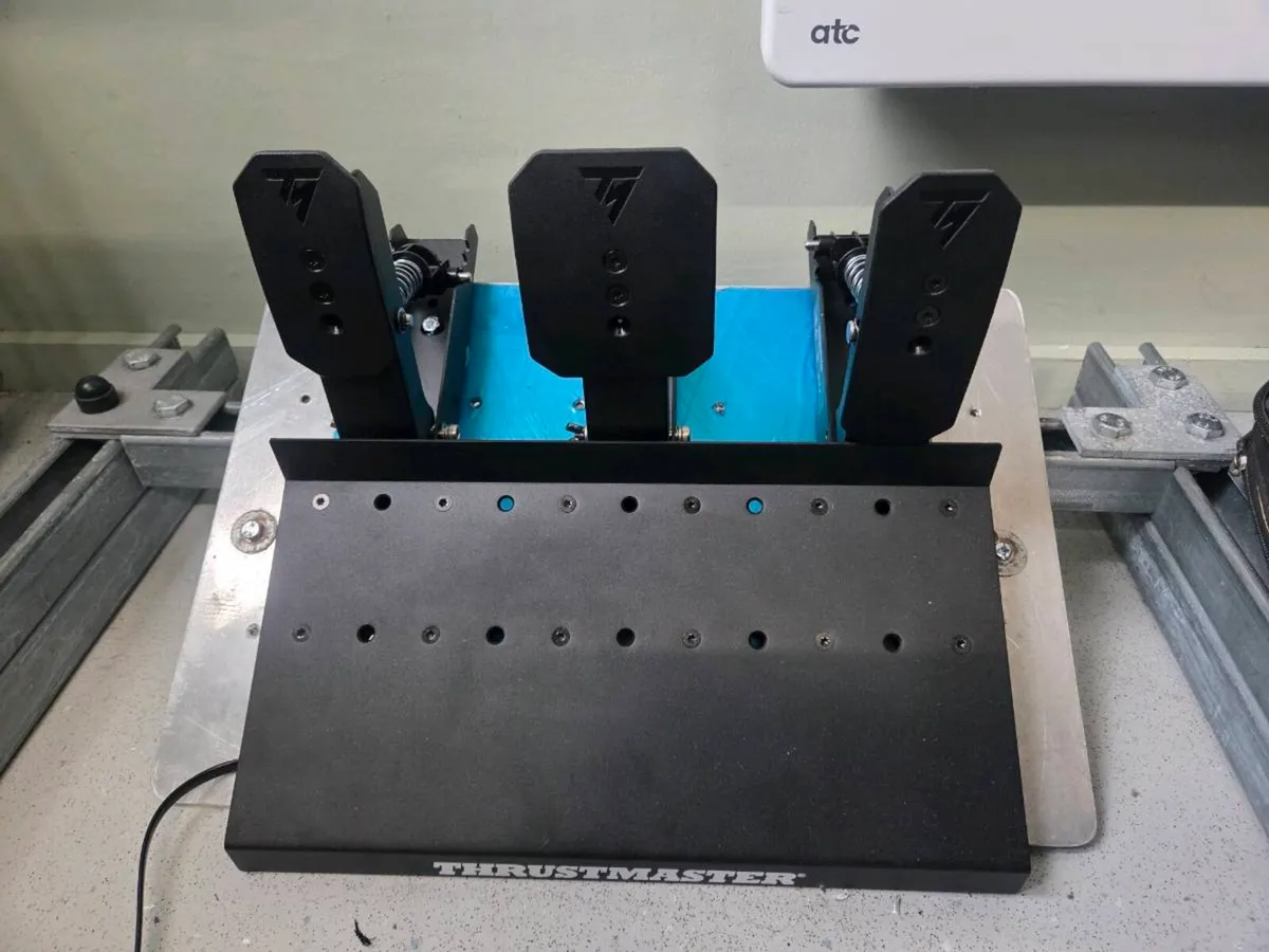 Thrustmaster T300 + raceline 3 pedals + th8a - Image 4