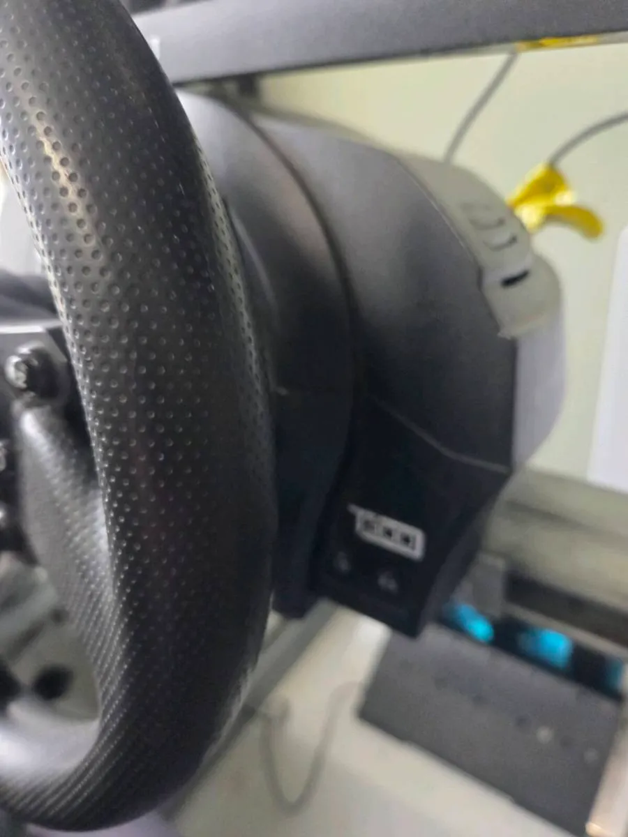 Thrustmaster T300 + raceline 3 pedals + th8a - Image 2