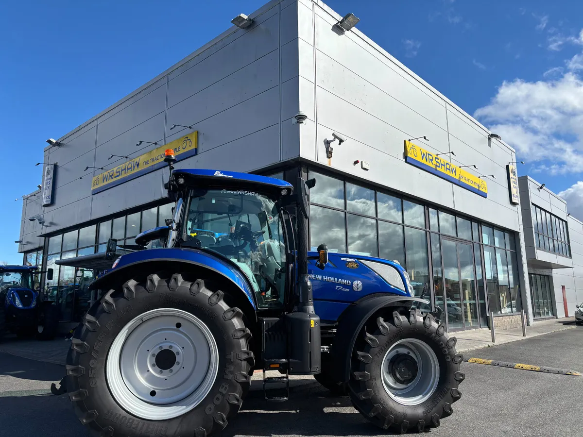 New Holland T7.225 Blue Power-257hrs - Image 3