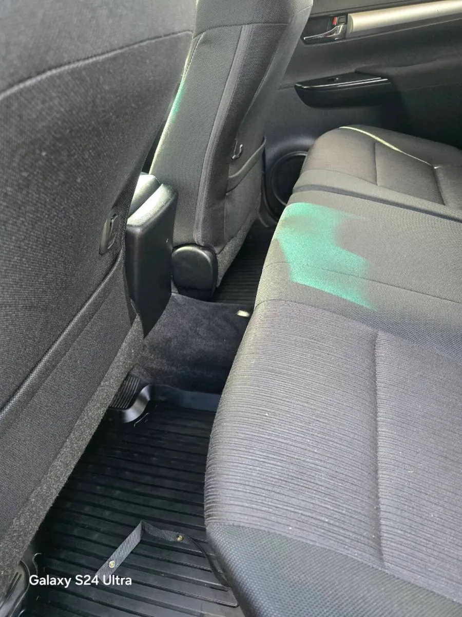 Toyota Hilux - Image 2